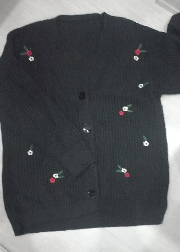 Nakışlı Düğmeli Siyah Kadın Hırka - Görsel 3