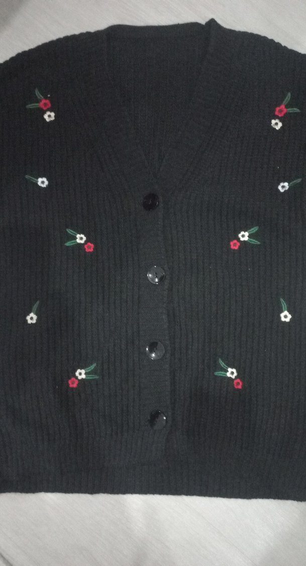 Nakışlı Düğmeli Siyah Kadın Hırka - Görsel 2