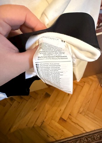 Nike Beyaz Yüksek Yakalı Crop Top - Görsel 4