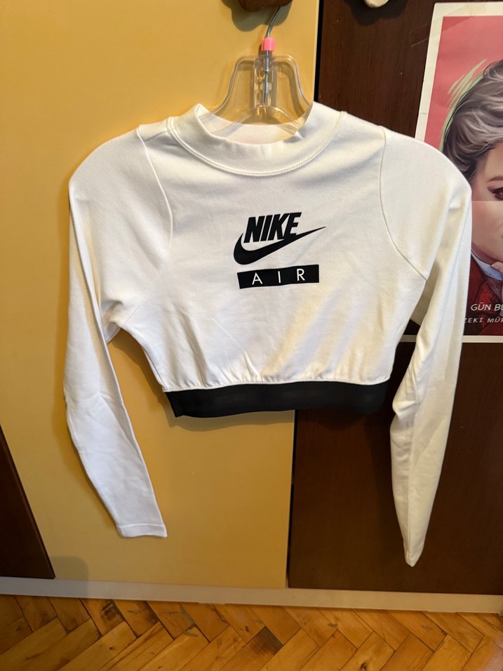 Nike Beyaz Yüksek Yakalı Crop Top - Görsel 2