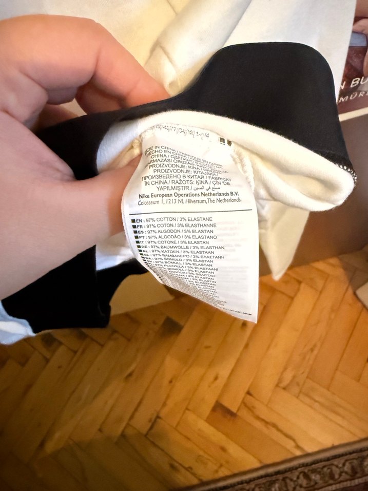 Nike Beyaz Yüksek Yakalı Crop Top - Görsel 4