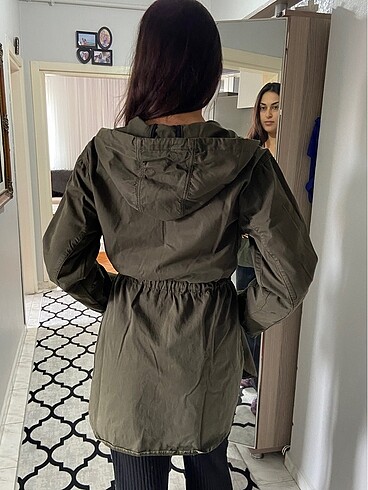 Asker yeşili kapüşonlu yağmurluk - Görsel 2