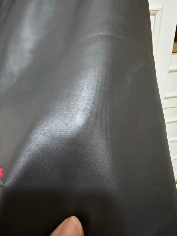 Düğmeli Nakışlı Siyah Deri Mini Etek - Görsel 2