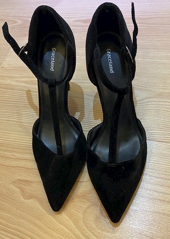 Siyah Süet Tokalı Stiletto Topuklu Kadın Ayakkabı