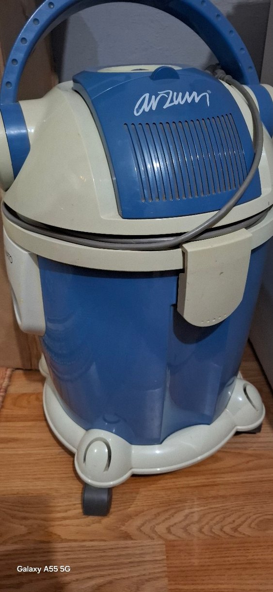 Mavi ve Gri Tekerlekli Elektrikli Süpürge - Görsel 2