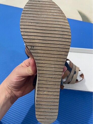 37 Beden çeşitli Renk Beta dolgu topuk hakiki deri sandalet