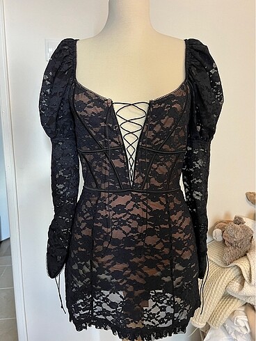 For love and lemons marka alttan çıtçıtlı iç astarı olan gece el