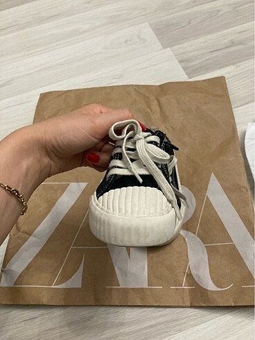 24 Beden siyah Renk Zara Bağcıklı Ayakkabı/Converse