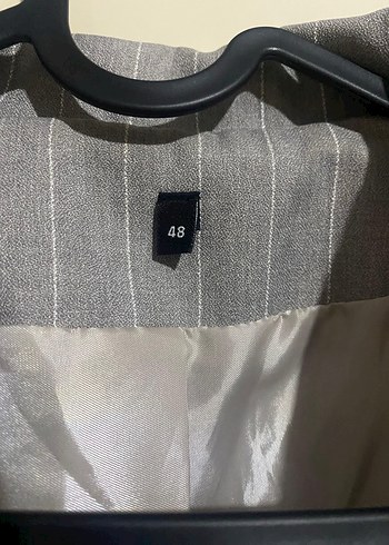 48 Beden Düğmeli Gri Midi Blazer