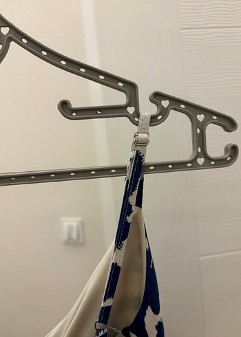 Mini v yaka cep detaylı elbise - Görsel 5