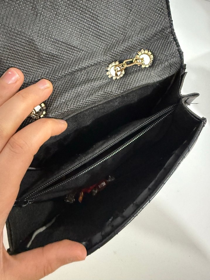 Zincir Detaylı Siyah Yılan Derisi Desenli Deri Çanta - Görsel 4