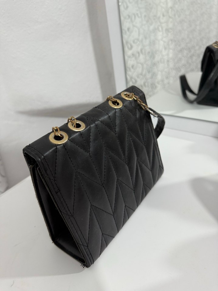 Zincir Detaylı Siyah Yılan Derisi Desenli Deri Çanta - Görsel 3