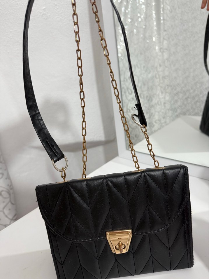 Zincir Detaylı Siyah Yılan Derisi Desenli Deri Çanta - Görsel 2