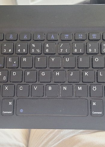 Siyah bluetooth mıknatıslı Klavye