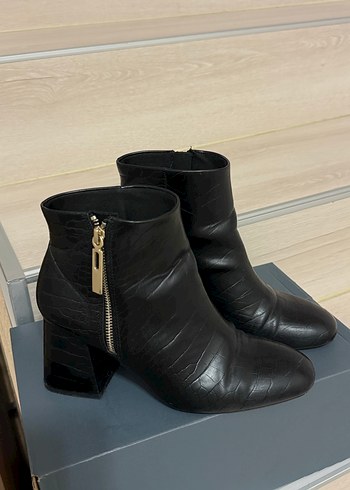 Stradivarius Siyah Yılan Derisi Desenli Kadın Topuklu Bot - Görsel 6