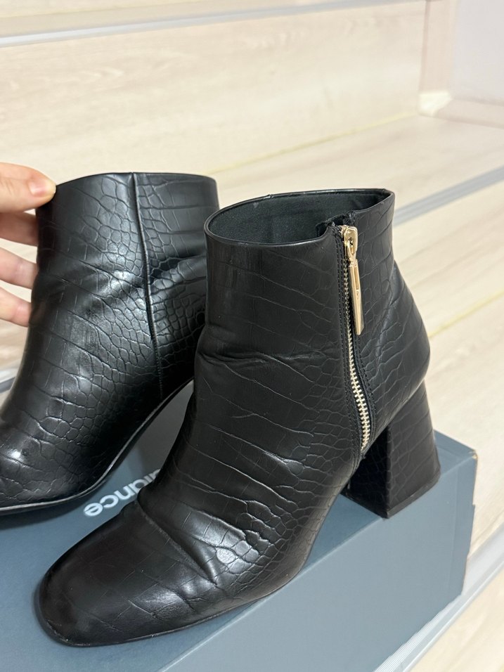 Stradivarius Siyah Yılan Derisi Desenli Kadın Topuklu Bot - Görsel 2