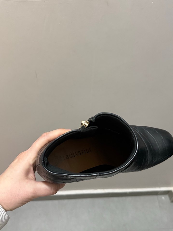 Stradivarius Siyah Yılan Derisi Desenli Kadın Topuklu Bot - Görsel 4