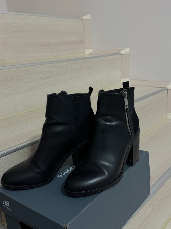 Bershka Kadın Siyah Deri Tokalı Topuklu Bot - Görsel 3