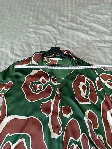 YEŞİL KAHVE DESENLİ  SATEN GÖMLEK - Görsel 6