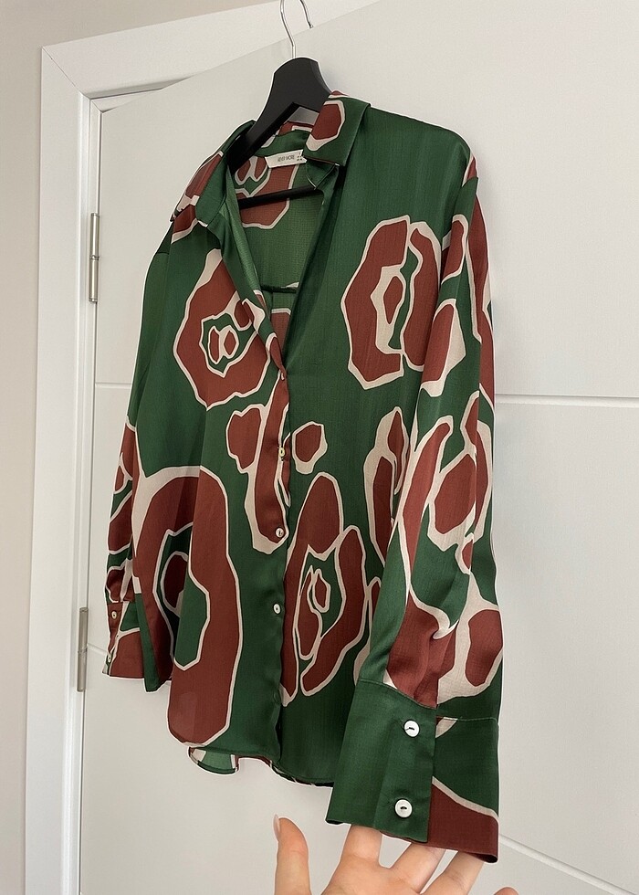 YEŞİL KAHVE DESENLİ  SATEN GÖMLEK - Görsel 2