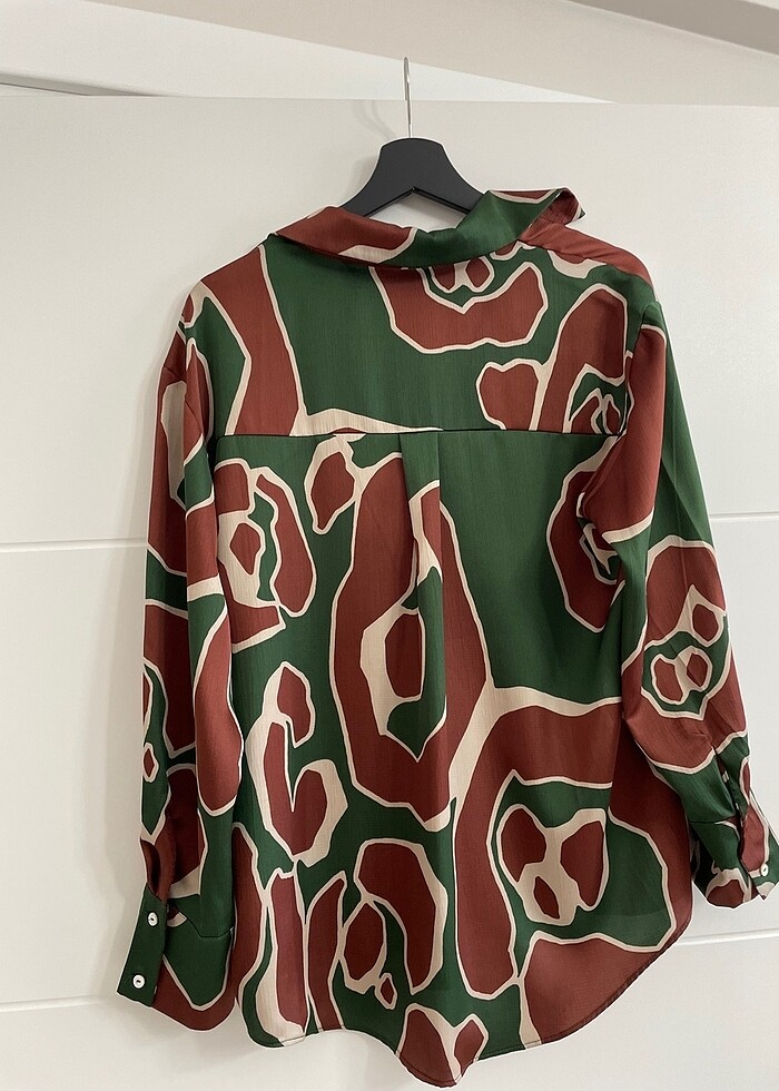 YEŞİL KAHVE DESENLİ  SATEN GÖMLEK - Görsel 4