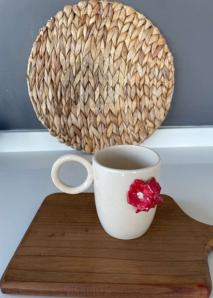 KIRMIZI ÇİÇEKLİ SERAMİK KUPA - Görsel 2