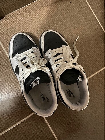 Nike beyaz ayakkabi