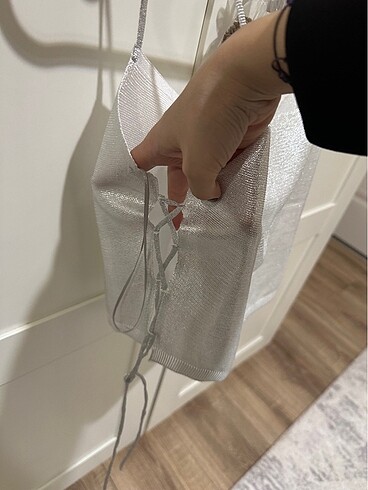 Zara Zara Büstiyer.