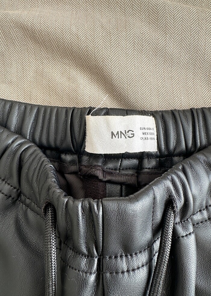 Mango Deri Görünümlü Beli Elastik Pantolon - Görsel 4