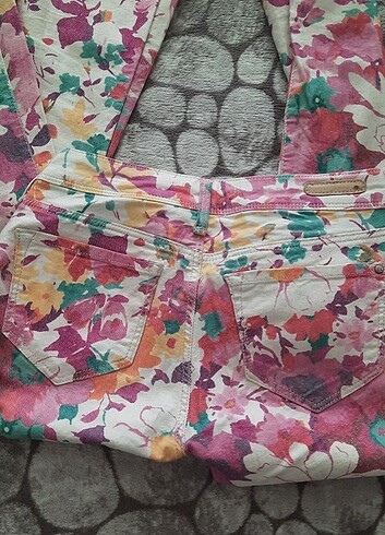 Mavi marka kot pantolon çicek desenli - Görsel 3