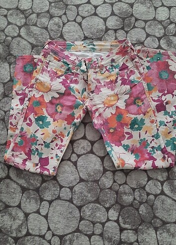 Mavi marka kot pantolon çicek desenli - Görsel 2