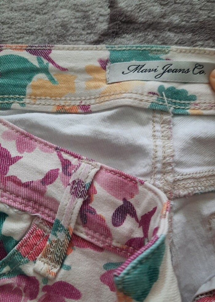 Mavi marka kot pantolon çicek desenli - Görsel 4