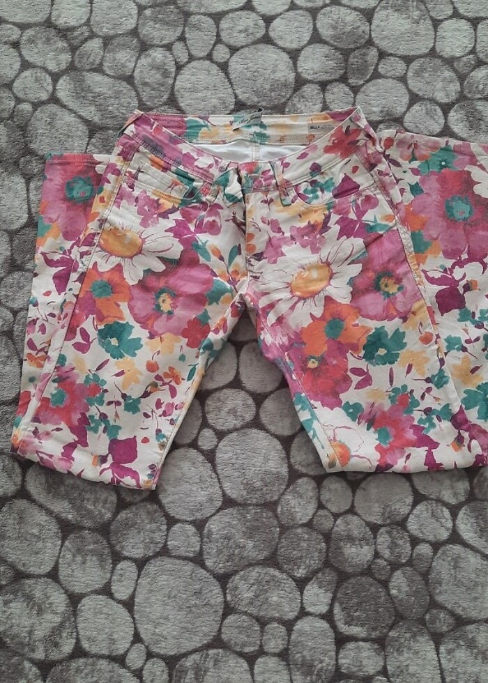 Mavi marka kot pantolon çicek desenli - Görsel 2