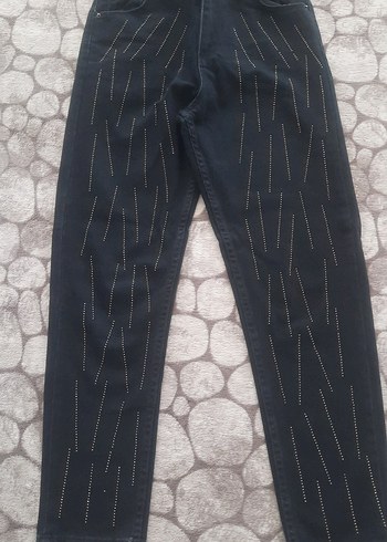 Kadın Siyah Taş Detaylı Kemerli Jean