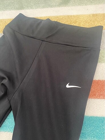 Nike Tayt