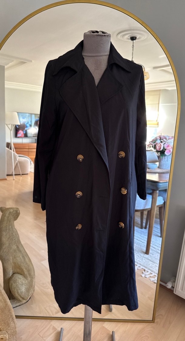 Siyah Kadın Uzun Düğmeli Trençkot - Görsel 2