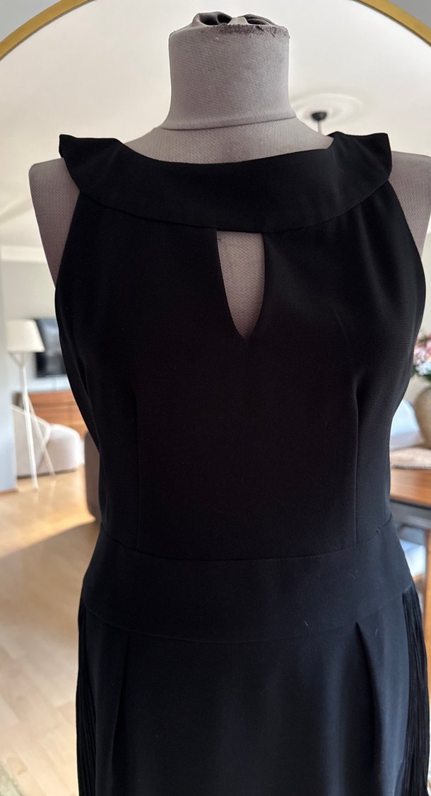 Siyah V Yaka Midi Elbise - Görsel 2