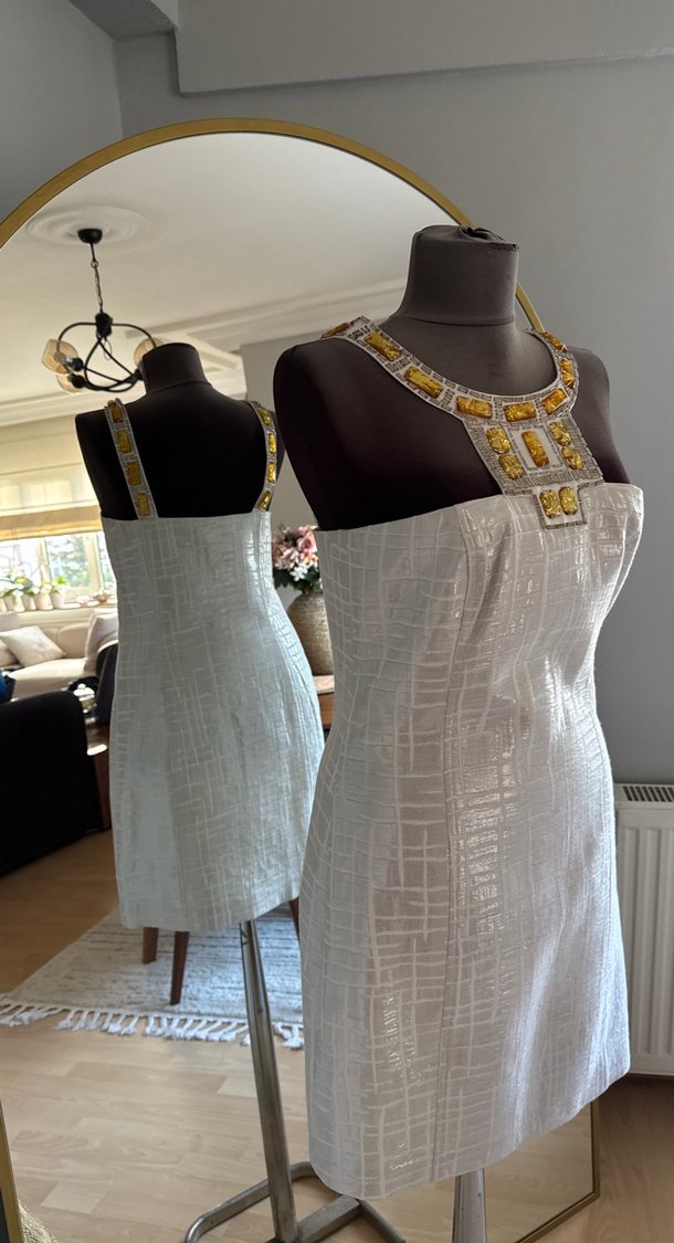 Boncuk İşlemeli Straplez Midi Gri Elbise - Görsel 5