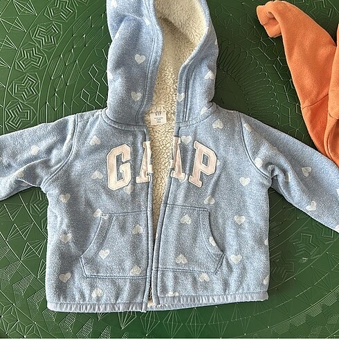 GAP sweatshirt