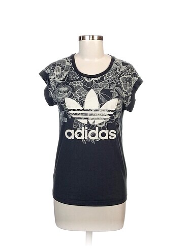 Adidas T-shirt %70 İndirimli.