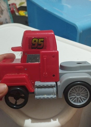 Kırmızı Oyuncak Kamyon - Görsel 2