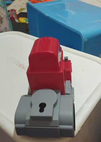 Kırmızı Oyuncak Kamyon - Görsel 3