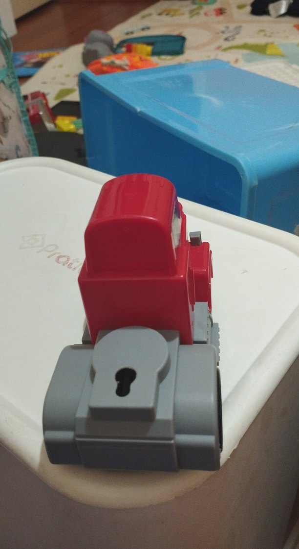 Kırmızı Oyuncak Kamyon - Görsel 3