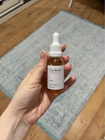 The Ordinary Cyrene marka glow serum arbutin c vit