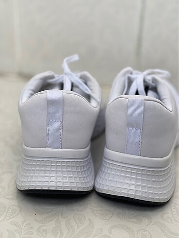 38 Beden beyaz Renk LACOSTE ORTOPEDİK SNEAKERS
