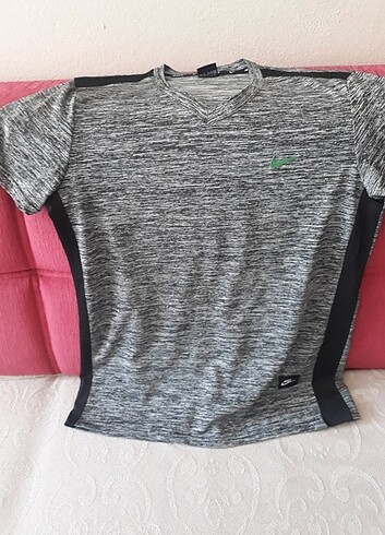 Nike orjinal spor tshirt M beden