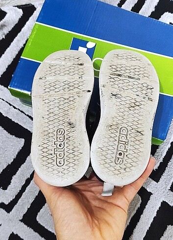 23 Beden siyah Renk Adidas orjinal çocuk spor ayakkabı