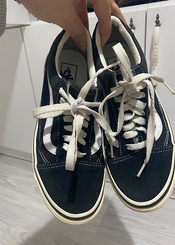 Kadın Beyaz Siyah Bağcıklı Orjinal Vans