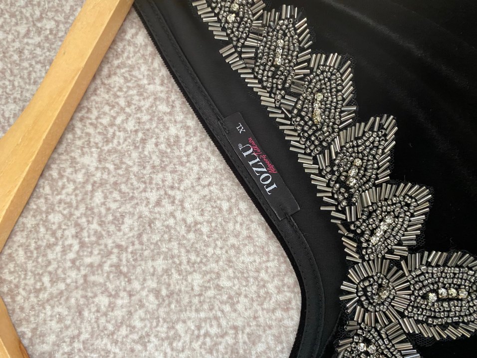 V Yaka Siyah Uzun Kadife Elbise - Görsel 3