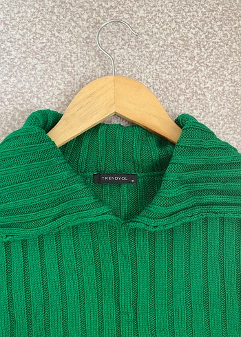 Yeşil Örgü Boğazlı Kolsuz Kadın Süveter - Görsel 2